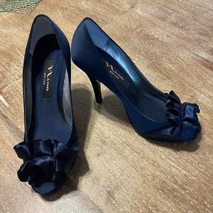 Vintage early 90s Nina New York Navy Satin Peep-toe Pumps EXCELLENT condition.